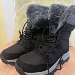 Women’s brand new snow boots